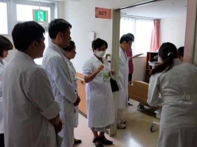 中野共立病院回復期リハビリ病棟での回診